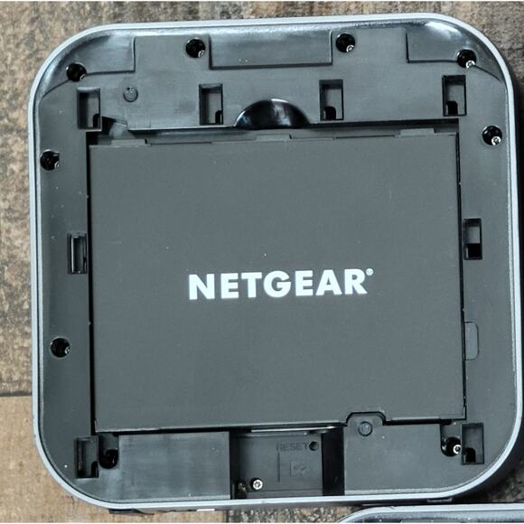 NETGEAR Nighthawk MR1100 Mobile Hotspot AT&T Black (Locked) No Power Cord - Picture 3 of 5